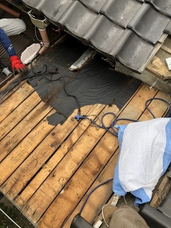 雨漏り板金屋根解体