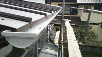 瓦棒軒樋取り付け