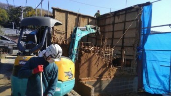 重機で解体工事