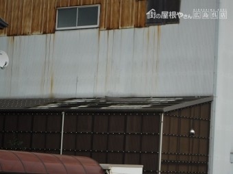 倉庫ポリカ屋根飛散