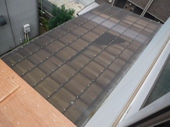 飛散していないポリカ屋根