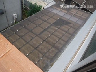 飛散していないポリカ屋根