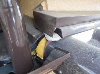 玄関雨漏り屋根