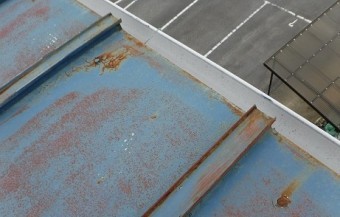アパート瓦棒軒先