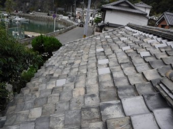 瓦ズレ屋根全景