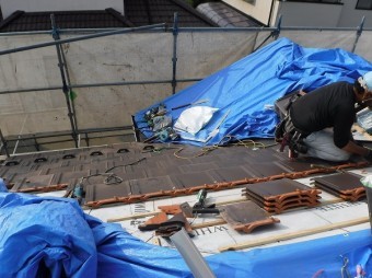 葺き替え工事2階屋根平部施工