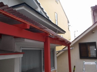 樋受金工事水糸張り