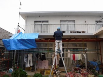 ポリカ波板屋根破損