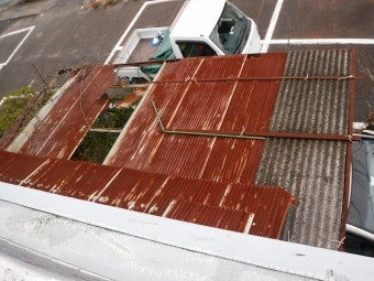 カーポート板金屋根破損