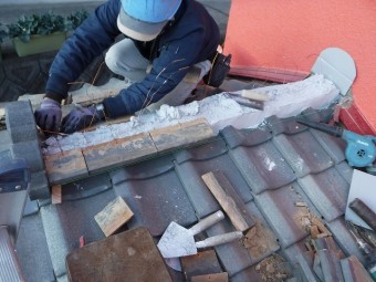 水糸に合わせて棟工事