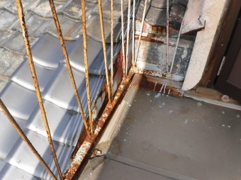 ベランダ瓦屋根取り合い