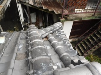玄関屋根詰まり