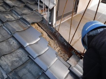 ベランダ瓦屋根取り合い