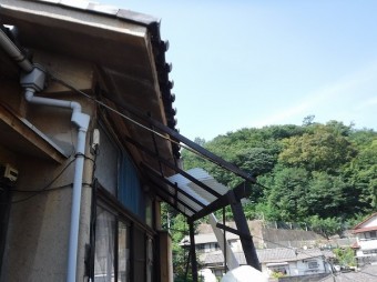 ポリカ波板台風により破損