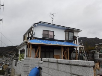 ブルーシート屋根養生