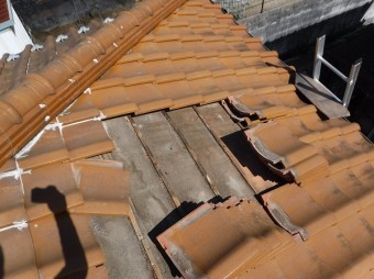 雨漏り屋根外調査