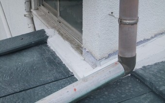 軽量瓦(ルーガ)の壁際工事
