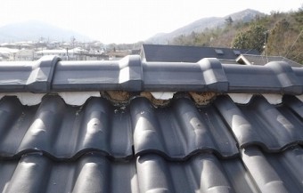 棟の赤土むき出し