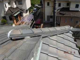 瓦屋根の完成した新しい隅棟