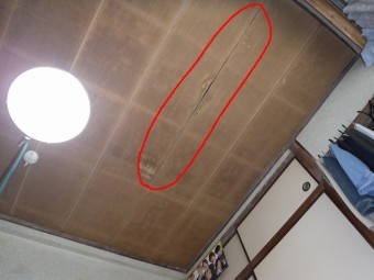 雨漏り室内