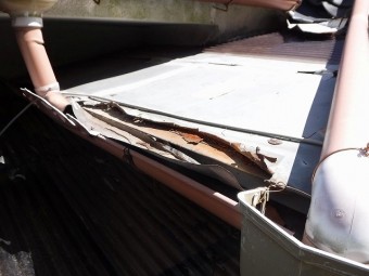 板金屋根軒先剥がれ