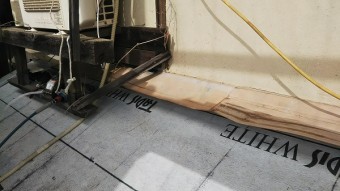 下屋根工事壁際