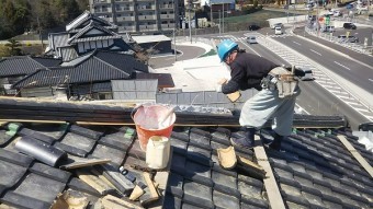 棟瓦銅線通し