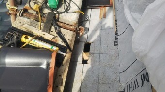1階屋根換気口取付