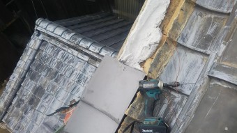袖瓦、電動工具穴あけ