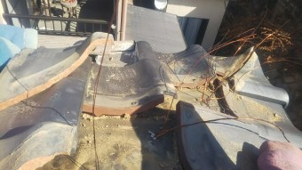 屋根下地に銅線取り付け