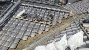 谷板周りの瓦撤去工事