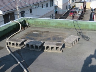 ブロックで押さえ