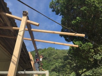 位置決め柱建て