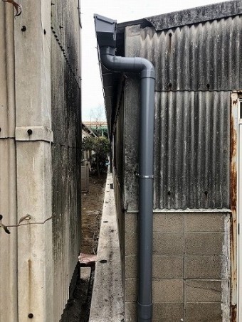 竪樋取り付け