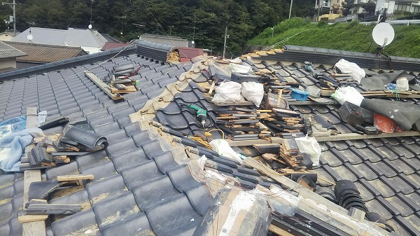 棟積み工事・屋根にはたくさん