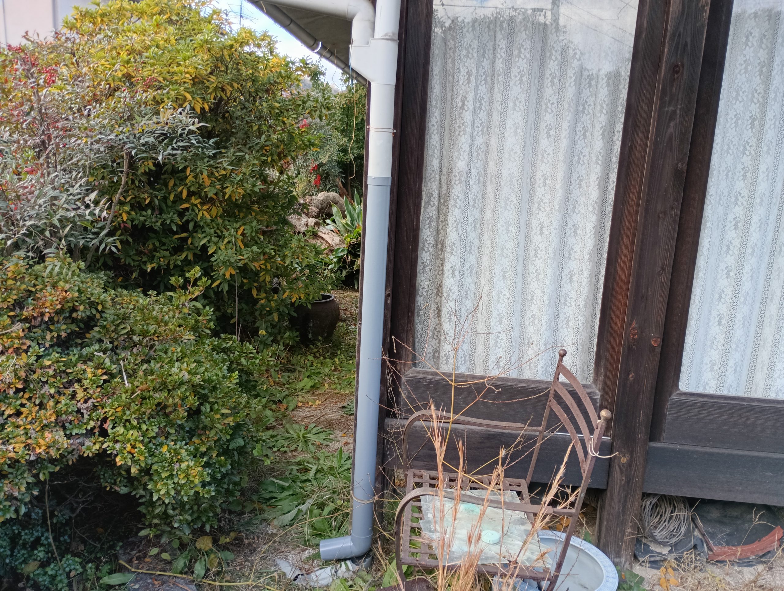 新しい竪樋の取り付け