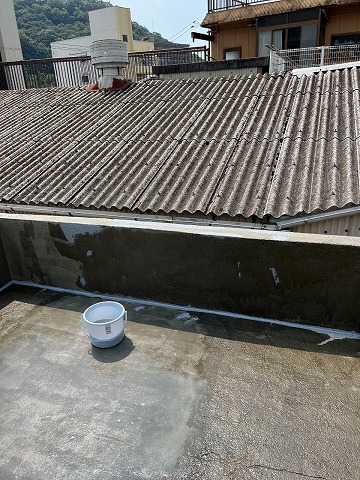 呉市　コンクリート屋根　ウレタン防水工事　フィラー塗り