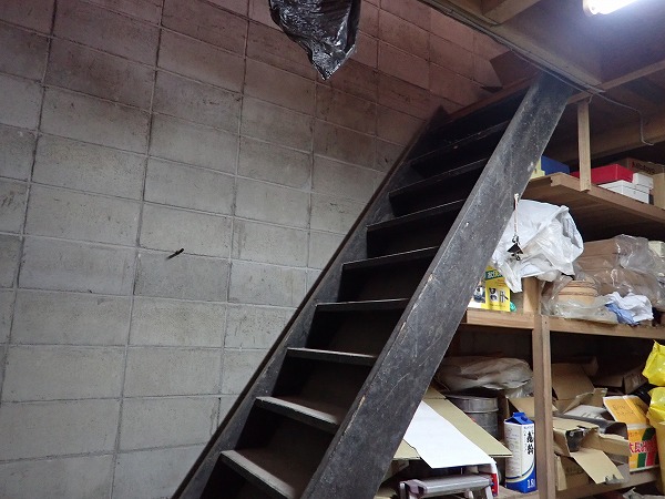 東広島市　陸屋根室内調査階段