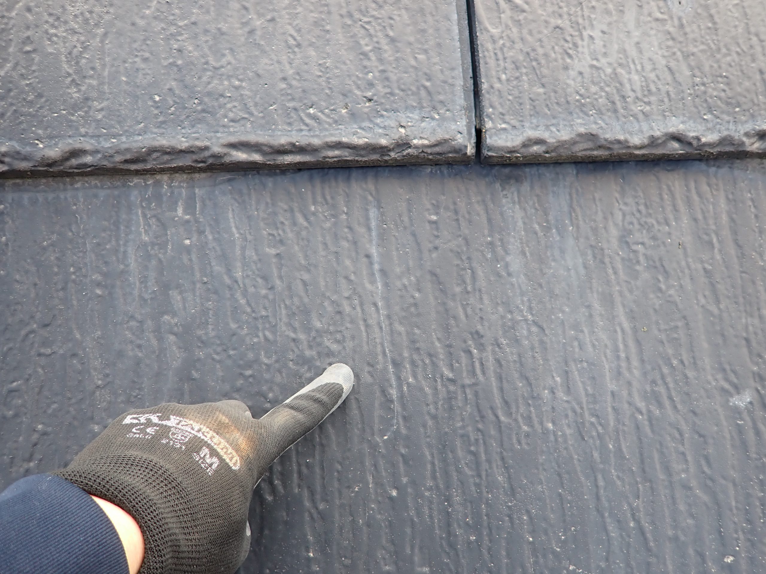 既存屋根材の納まりと隙間の確認