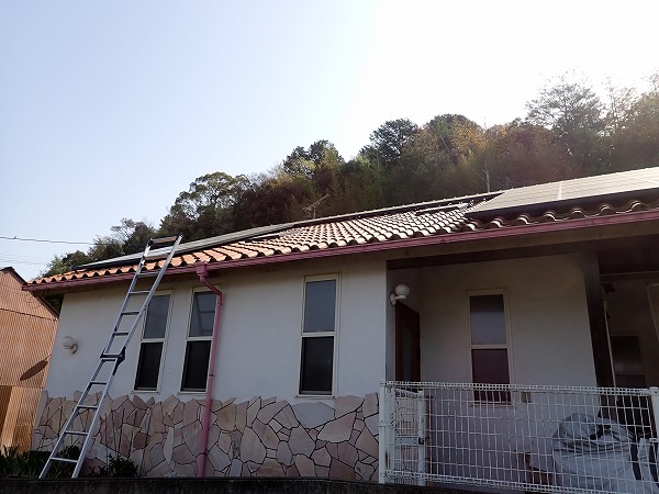 広島県東広島市の平屋で天窓まわりの雨漏り調査、補修跡と鉛エプロンの傷みを確認