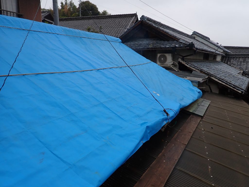 広島県呉市で瓦屋根の雨漏り調査、木下地腐食と差し掛け屋根の老朽化を確認し葺き替えをご提案