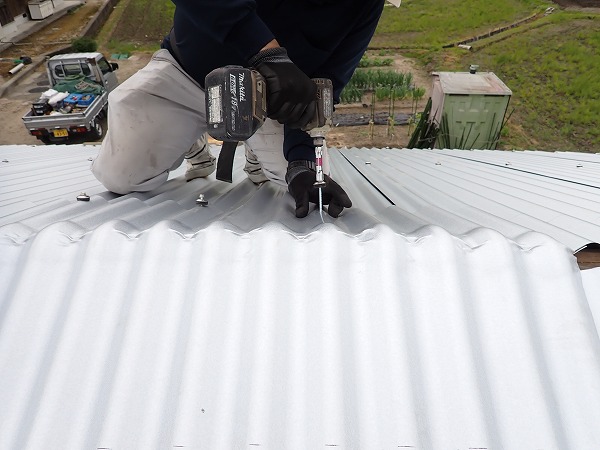 ビス留めの施工と手元作業の丁寧さ