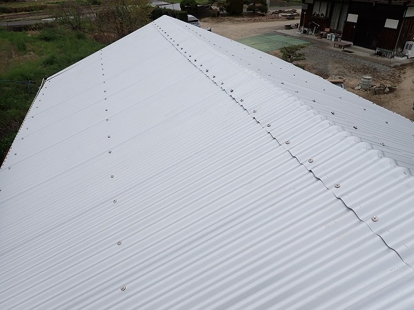 東広島市　瓦屋根葺き替え　鉄板大波　完工写真